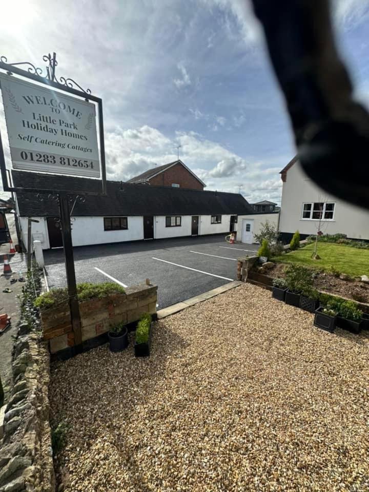Little Park Holiday Homes Self Catering Cottages 1 & 2 Bedrooms Available Close To Tutbury Castle ภายนอก รูปภาพ
