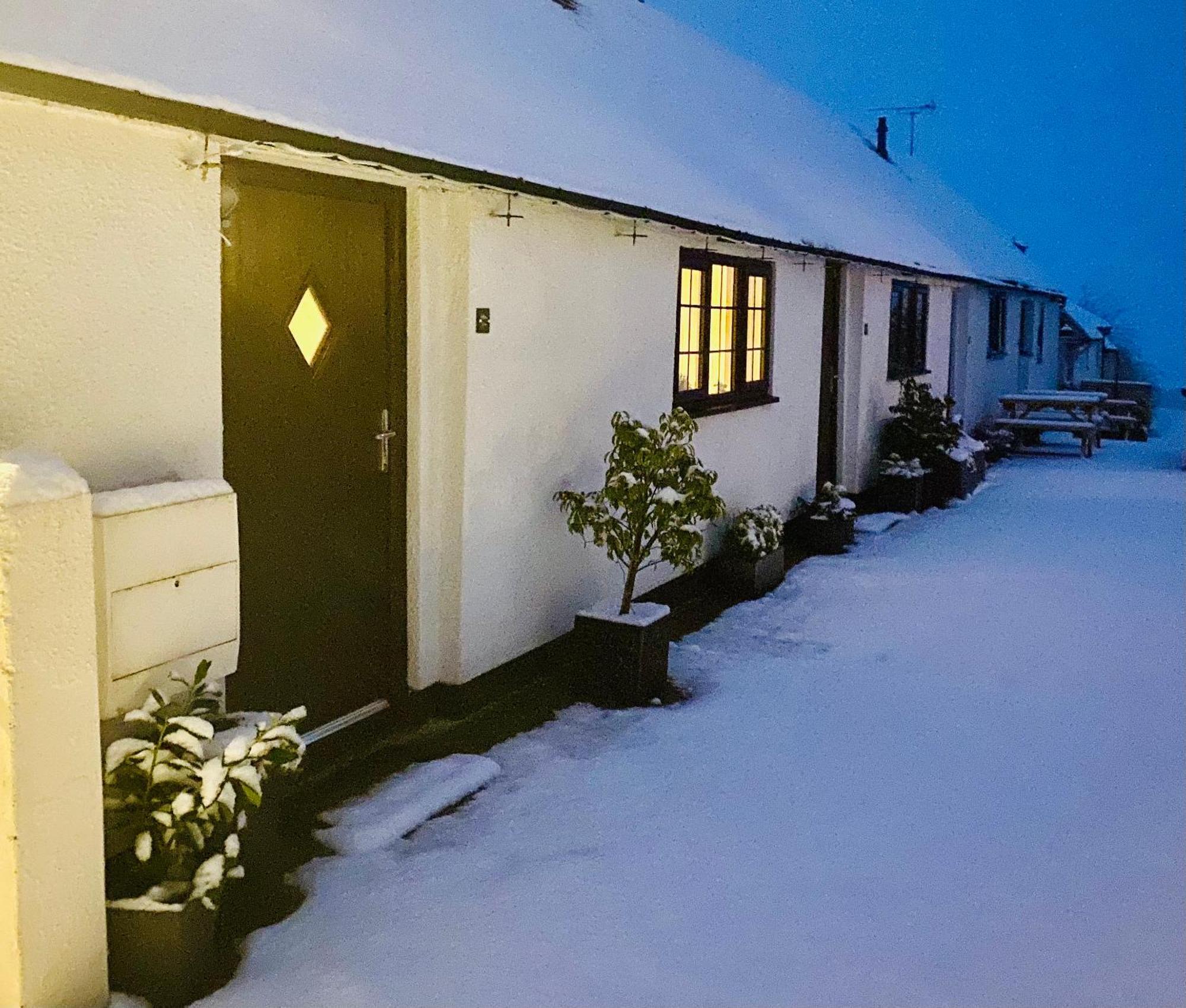 Little Park Holiday Homes Self Catering Cottages 1 & 2 Bedrooms Available Close To Tutbury Castle ภายนอก รูปภาพ